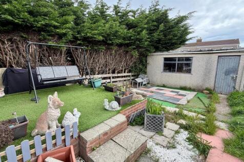 RAISED SEATING AREA/PATIO