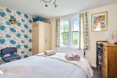 4 bed, 3 bath Detached in Leeds - Photo 13