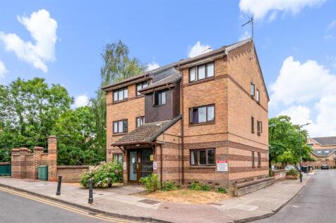 Daniels_Harp Island Close Neasden NW10_009.jpg