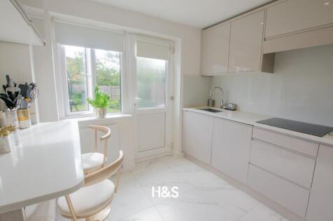 3 Cornbury - Kitchen.jpg