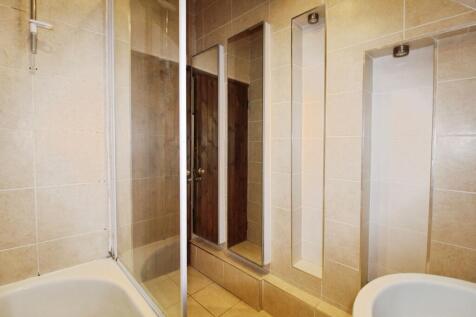 pbox-bathroom-340855.JPG