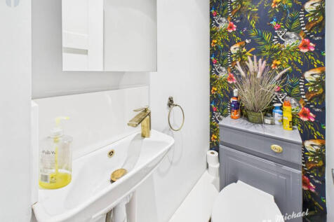 CAM03218G0-PR0806-STILL011-thumbnail-h750-70