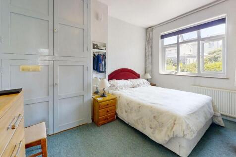 6-Castle-Road-Upper-Floor-Bedroom