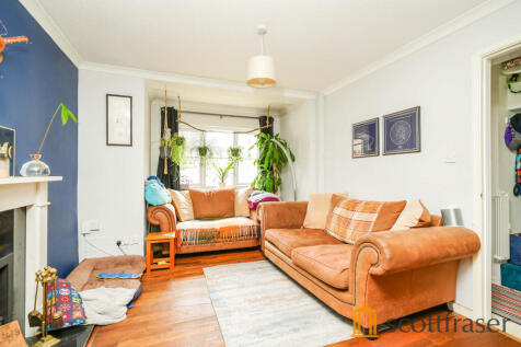 18 Corndell - living