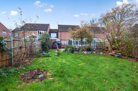 4 Peddlars Grove ...