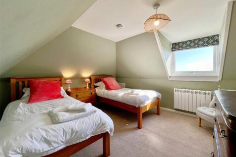 4 bed, 2 bath Detached in Liverpool - Photo 11