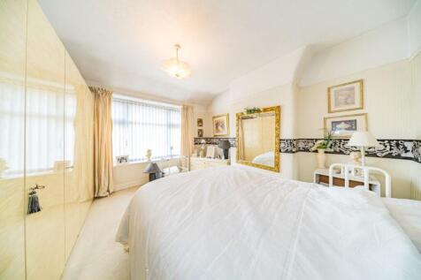 5 Portico Avenue bedroom 1.jpg