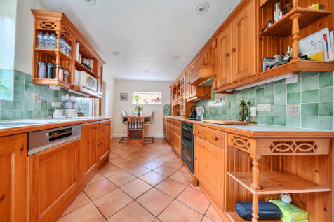 1377014-6-690ca00...