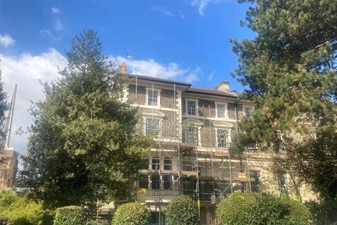 A ONE BEDROOM UNFURNISHED APARTMENT IN CLIFTON. A lovely light first floor flat with a large lounge and dining room area. Double bedroom. Separate kitchen with fridge, cooker and washing machine suppl