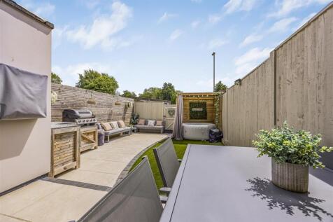 2 Partridge Gardens, Waterlooville-PorticoMarketin