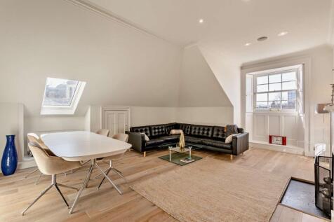 Generous Lounge