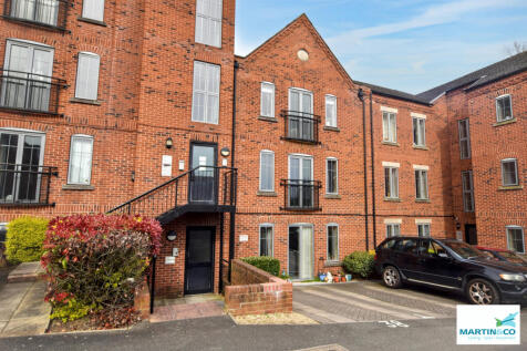 Large Two Bedroom Apartment Close To City Centre