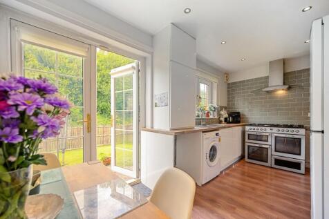 Kitchen / Dining Area