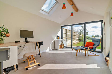 8664108-interior2...