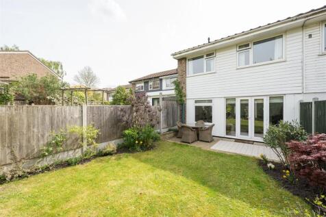 Village Close, E4