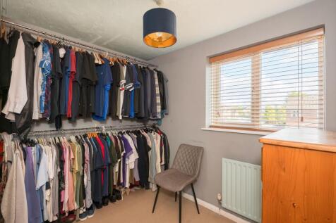 Bedroom/Dressing room