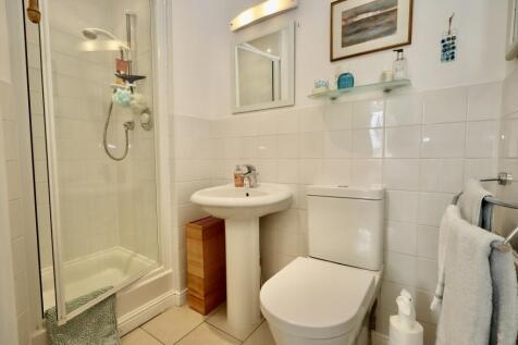 En suite to bedroom 1