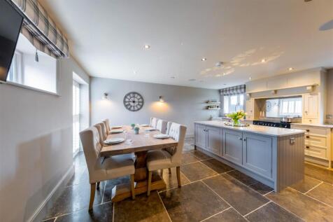 4 Parkside Barns-001.jpg