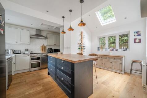 Kitchen/Breakfast Bar