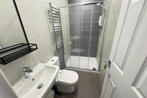 GROUND FLOOR SHOWER ROOM