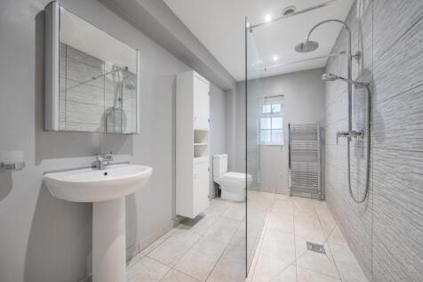 Ensuite to bedroom 1