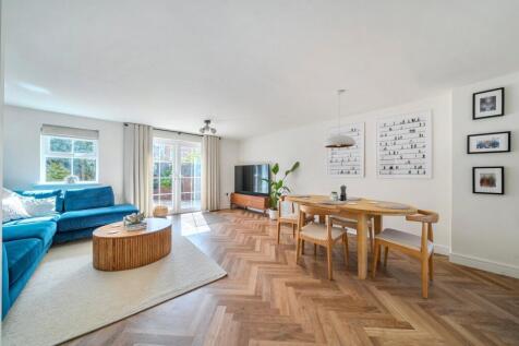 Sitting/ Dining Room