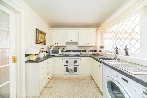 5 Portico Avenue kitchen.jpg