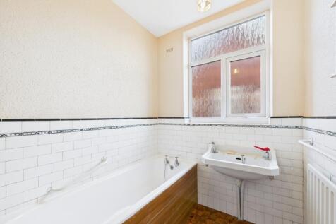 CAM02386G0-PR0142-STILL038