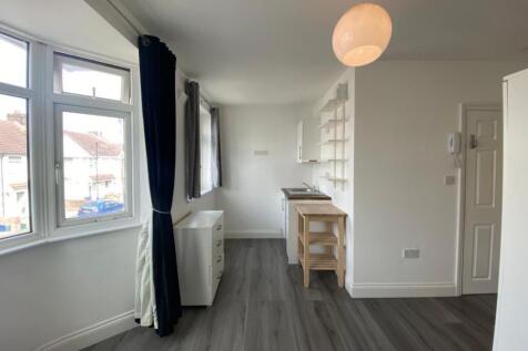 12 Sunningdale Avenue, Feltham, TW13 5JT