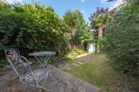 Beech Hall Road, E4