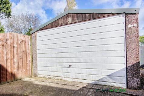 LARGE GARAGE