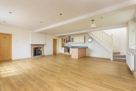 OPEN PLAN LOUNGE/KITCHEN