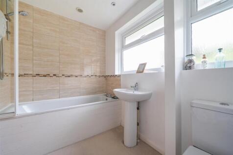 Henlake Bathroom.jpg