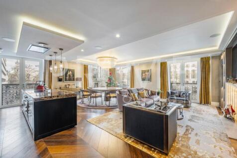 This beautiful three bedroom apartment in 190 Strand, one of London’s most prestigious developments, and with secure parking, is available for lease through Prime London. Totalling 1,989 sq ft (185 sq