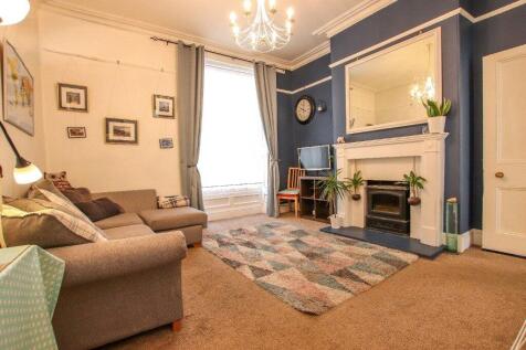 Beautifully finished, traditional, 1 bed ground floor flat with private garden in the popular area of Roseburn. Walking distance from the city centre with great transport links. Available: 19/08/2024