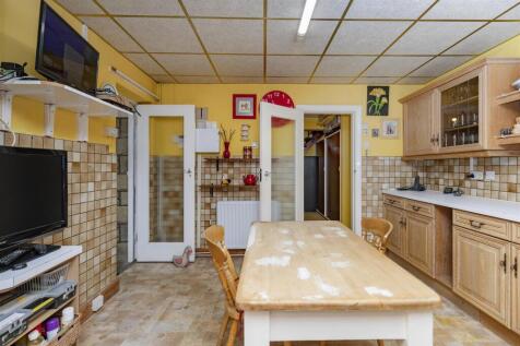 Bramleys Estate Agents - Pinfold Lane - Fixby (73)