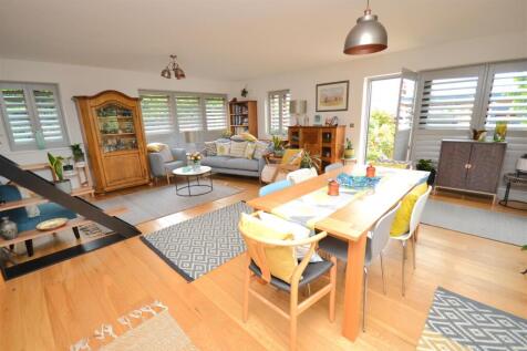 Living/Dining (30'x 21'10 max)