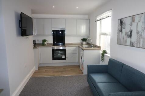 2 Bedroom Flat in PL4 8NY