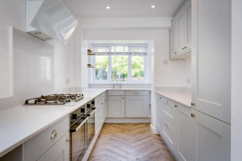 ** Zero Deposit Guarantee Available **
***AVAILABLE NOW***THREE BEDROOMS***EXTENDED LOUNGE AND KITCHEN***HIGH SPEC FINISH***DRIVE WAY PAKRING***