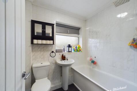 CAM03218G0-PR0535-STILL012