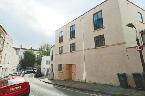 This high end maisonette was renovated recently and features two equal size double bedrooms and a large open plan kitchen/living area in Bristol's highly desirable Clifton Village!