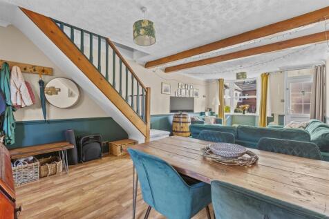 66 Totteridge Avenue, HP13 6XJ-7.jpg