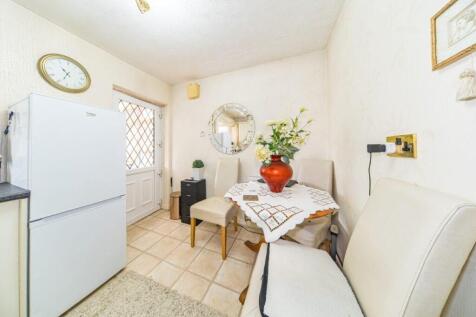 5 Portico Avenue dining area.jpg