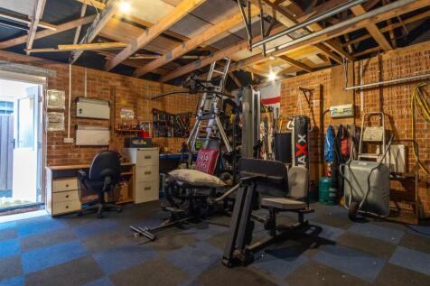 Double Garage/Gym