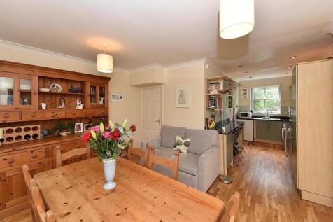 DINING/LIVING AREA