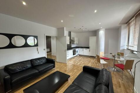 Premier Residential Ltd are delighted to advertise this one bedroom apartment located close to Manchester City Centre and universities.