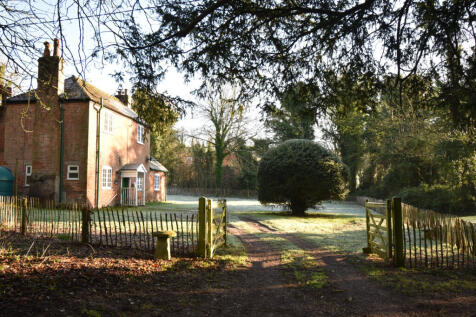 2 bed detached house