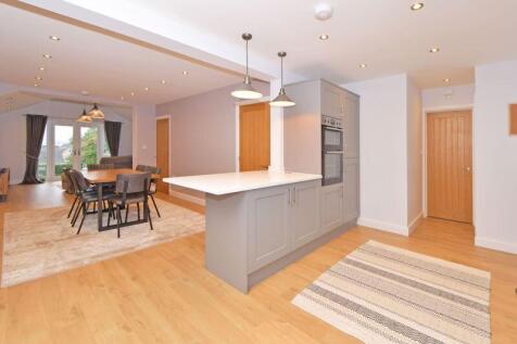 OPEN PLAN KITCHEN