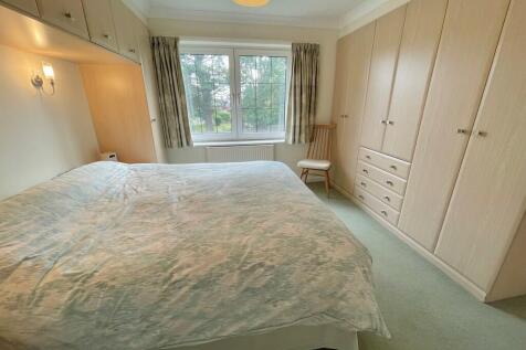 2 Barton Court Be...