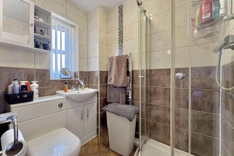 ENSUITE SHOWER ROOM